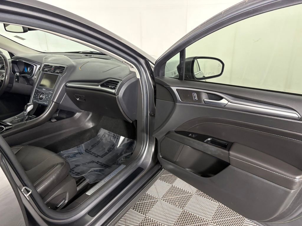 Used 2014 Ford Fusion Titanium FWD image 31