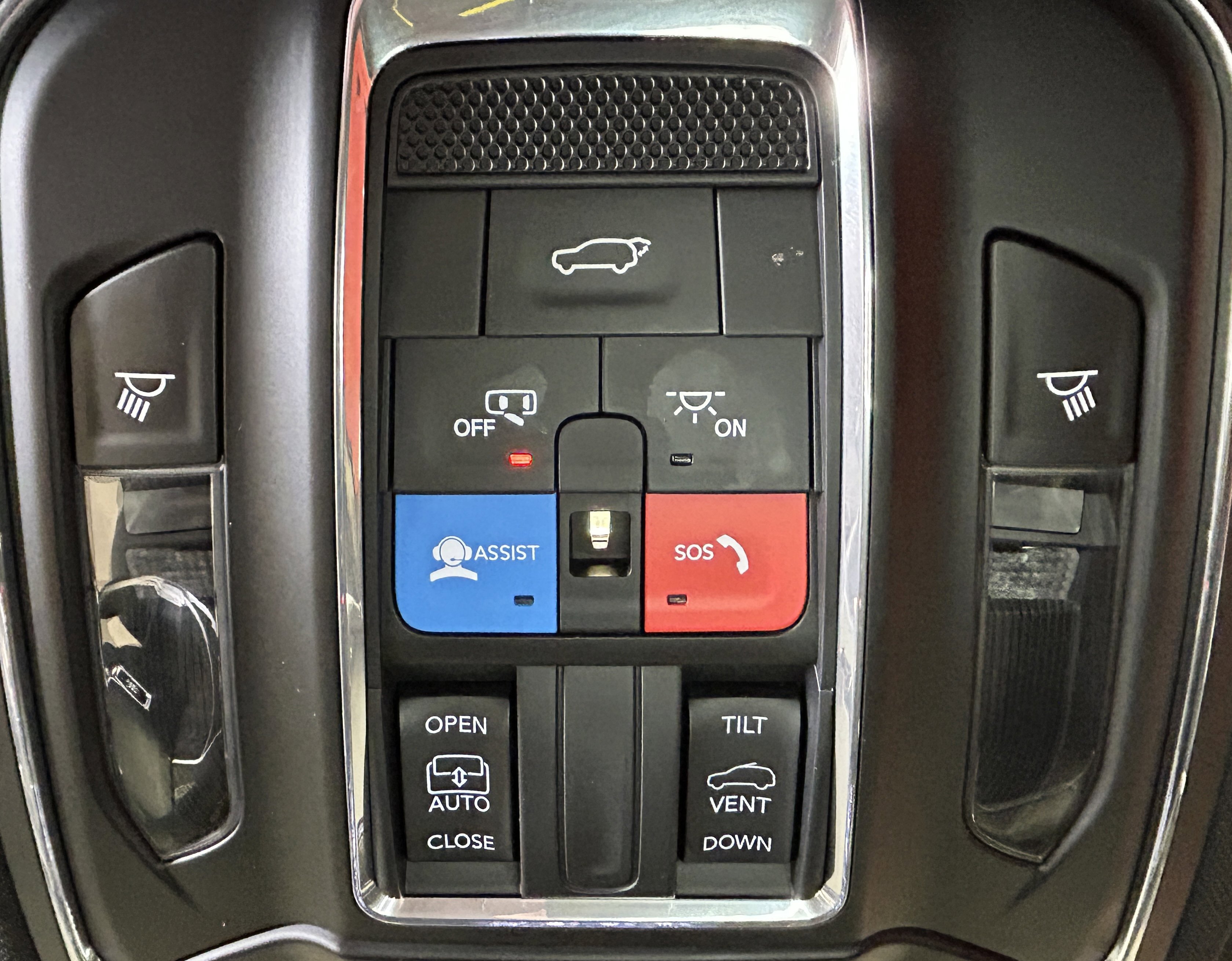 Certified 2024 Jeep Grand Cherokee Altitude AWD/4WD image 35