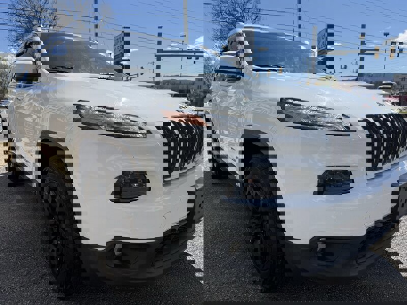 Used 2015 Jeep Cherokee Latitude w/ Comfort/Convenience Group image 4