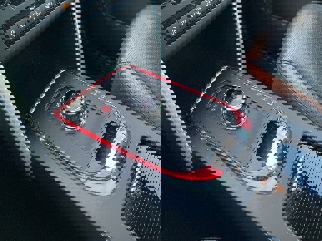 Used 2018 Land Rover Discovery Sport HSE image 27