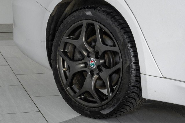 Used 2021 Alfa Romeo Giulia Ti AWD/4WD image 63