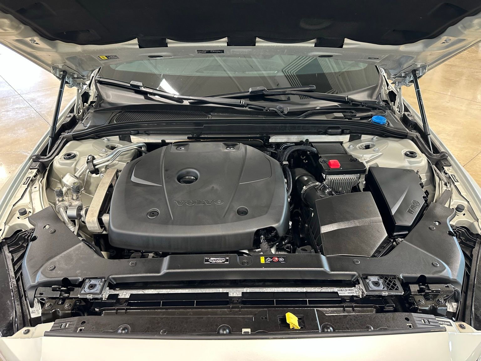 Used 2020 Volvo S60 T5 Momentum image 43