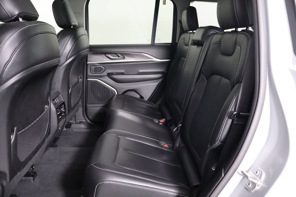 Used 2022 Jeep Grand Cherokee Limited AWD/4WD image 16