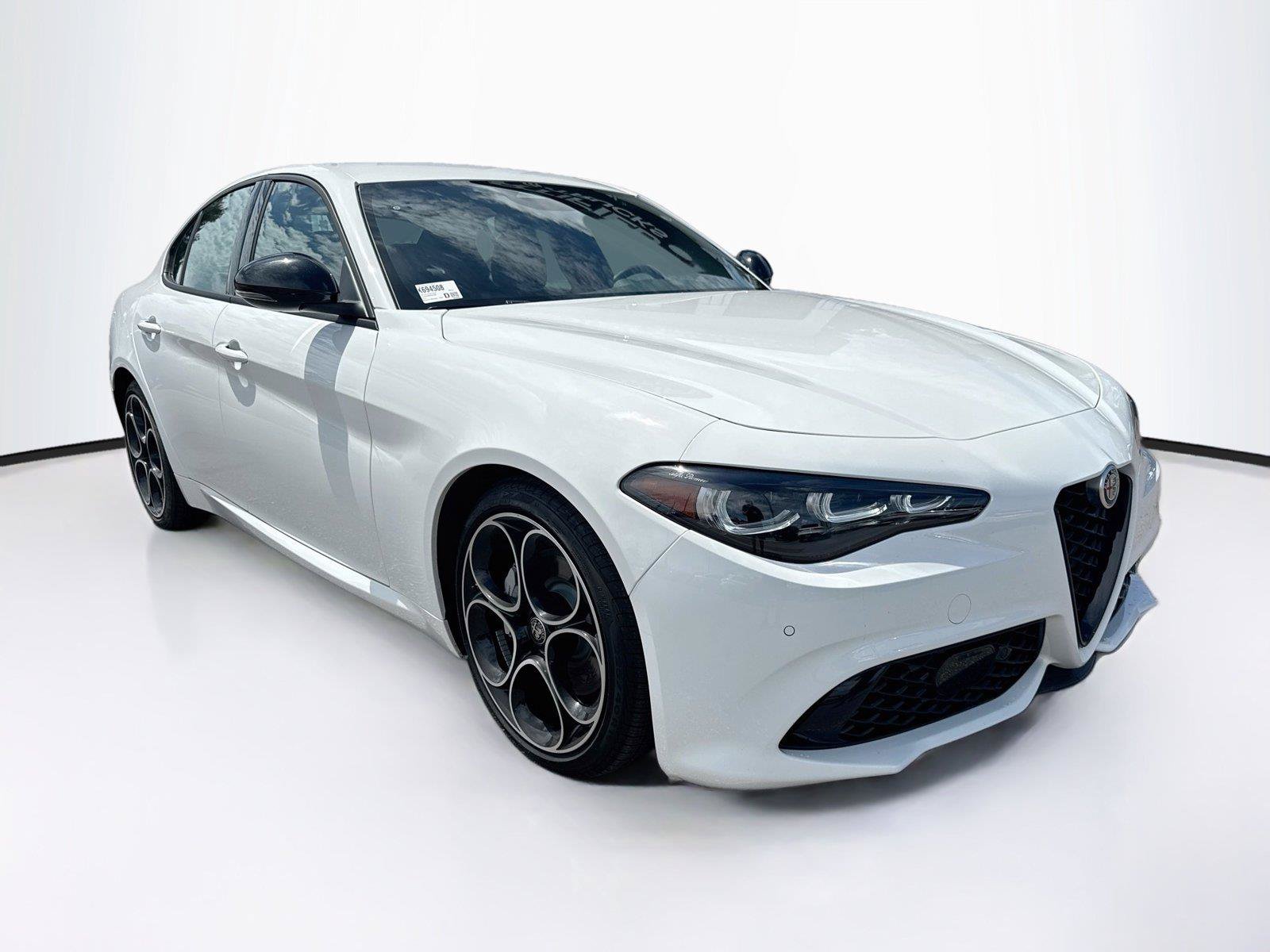 Used 2025 Alfa Romeo Giulia w/ Driving Assist Package RWD image 7