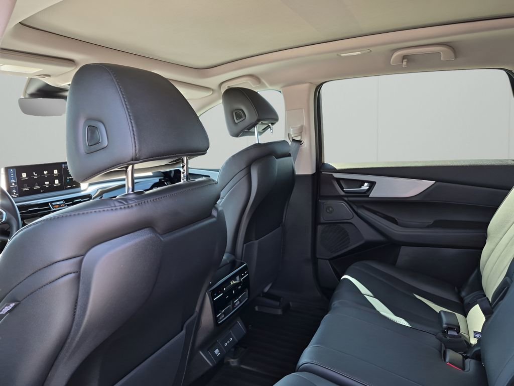 Used 2025 Acura MDX SH-AWD image 18