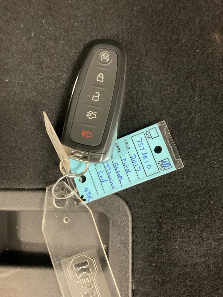 Used 2017 Ford Escape Titanium image 29