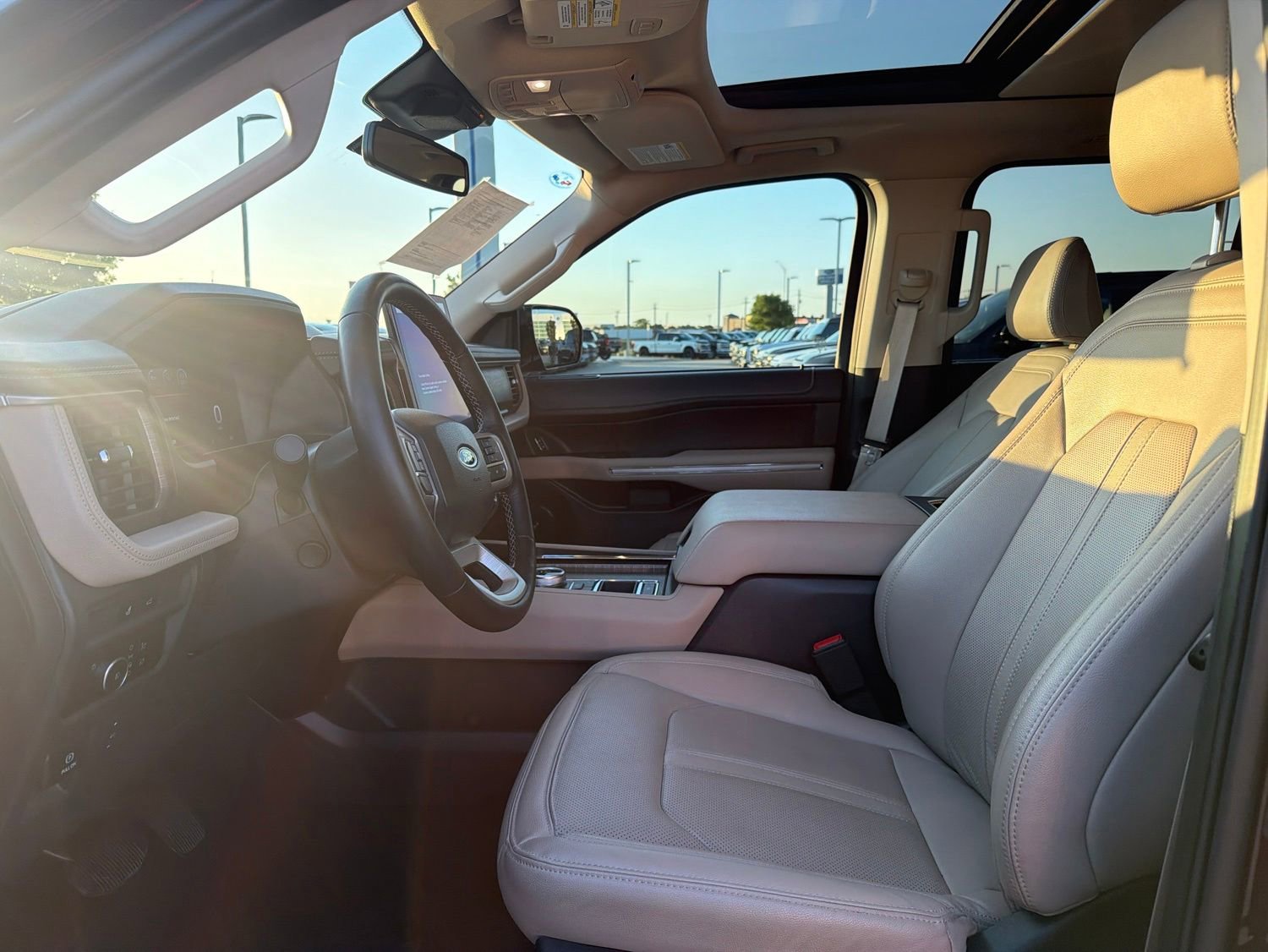 Used 2024 Ford Expedition Limited RWD image 12
