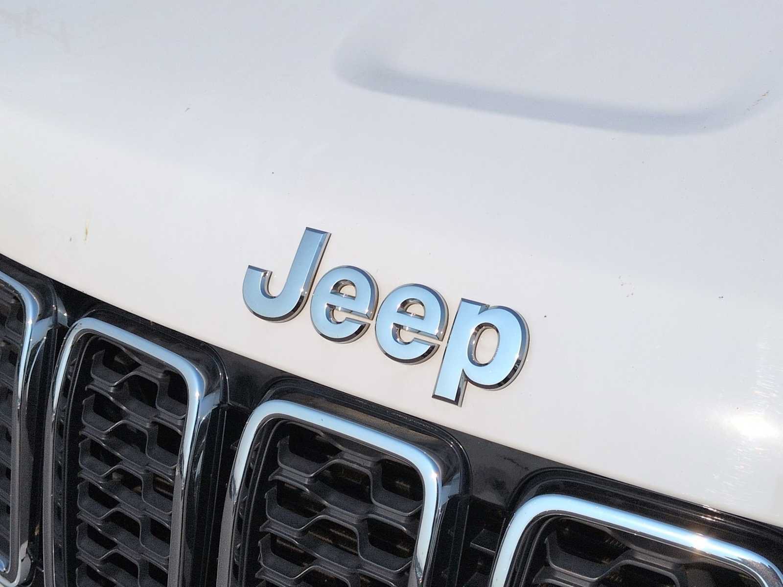 Used 2022 Jeep Grand Cherokee Limited w/ Tech Group AWD/4WD image 12