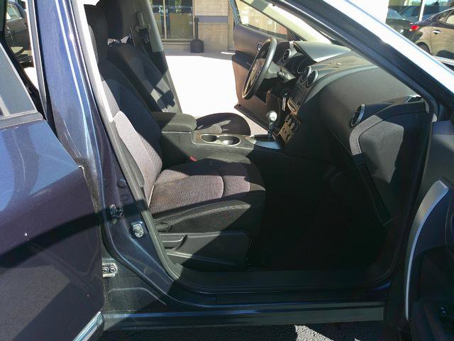 Used 2013 Nissan Rogue SV w/ Premium Pkg image 6