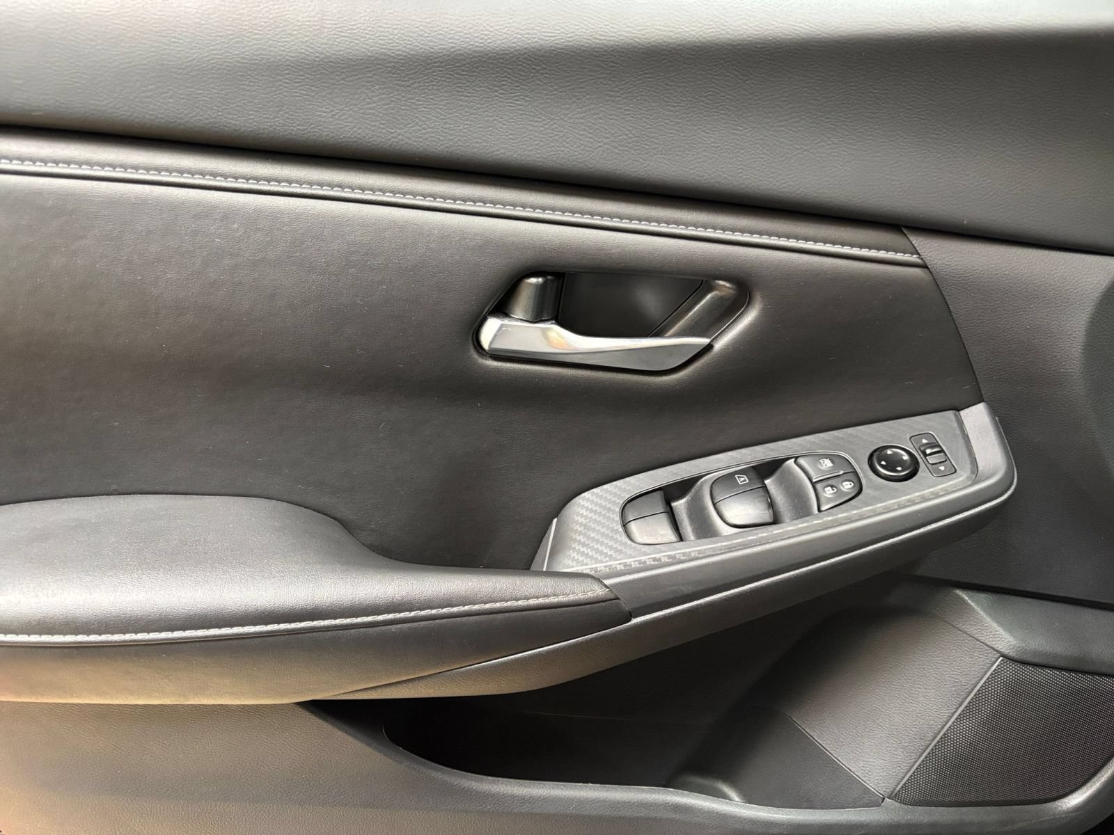 Used 2025 Nissan Sentra SV FWD image 15
