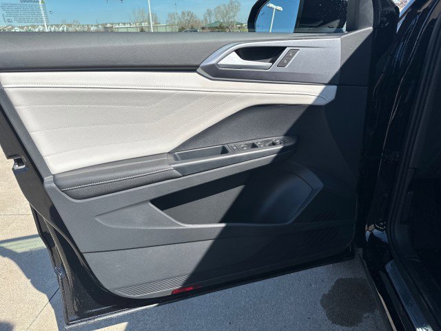 New 2025 Volkswagen Taos SEL image 18