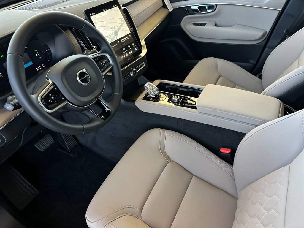 New 2026 Volvo XC90 T8 Plus w/ Protection Package Premier image 9