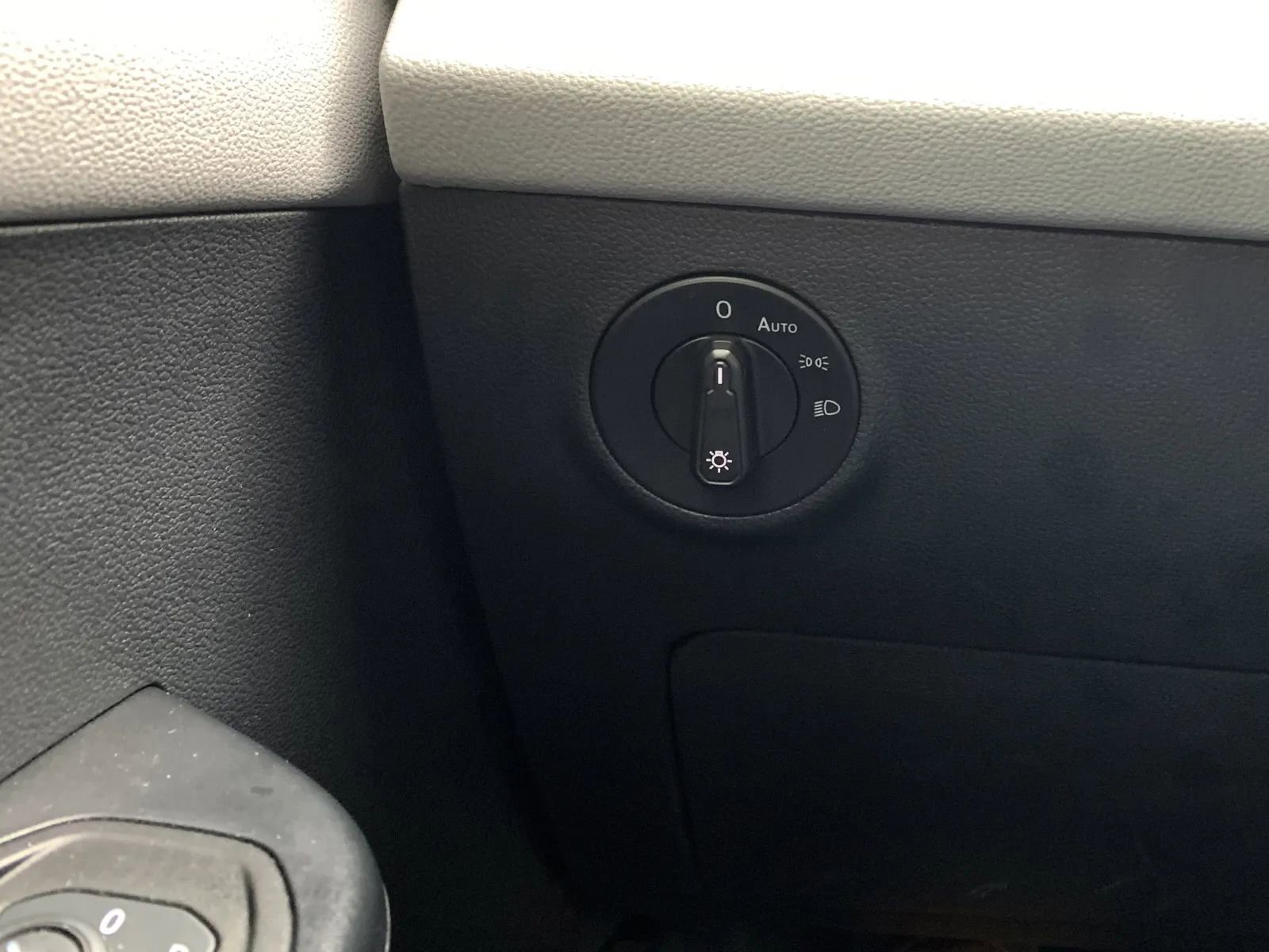 Used 2023 Volkswagen Taos SE w/ Black Wheel Package image 32