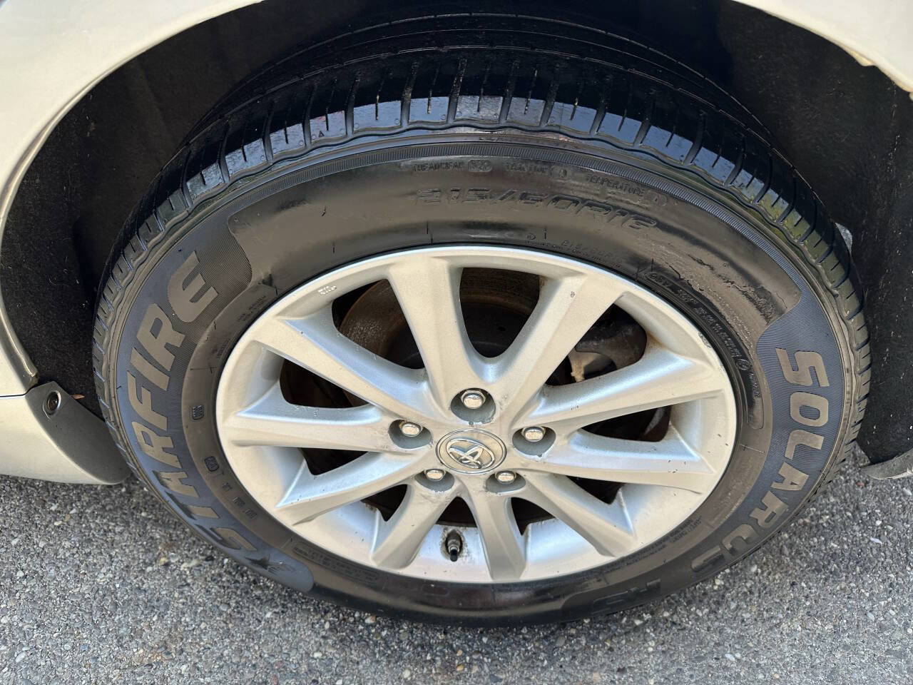 Used 2010 Toyota Camry LE FWD image 31