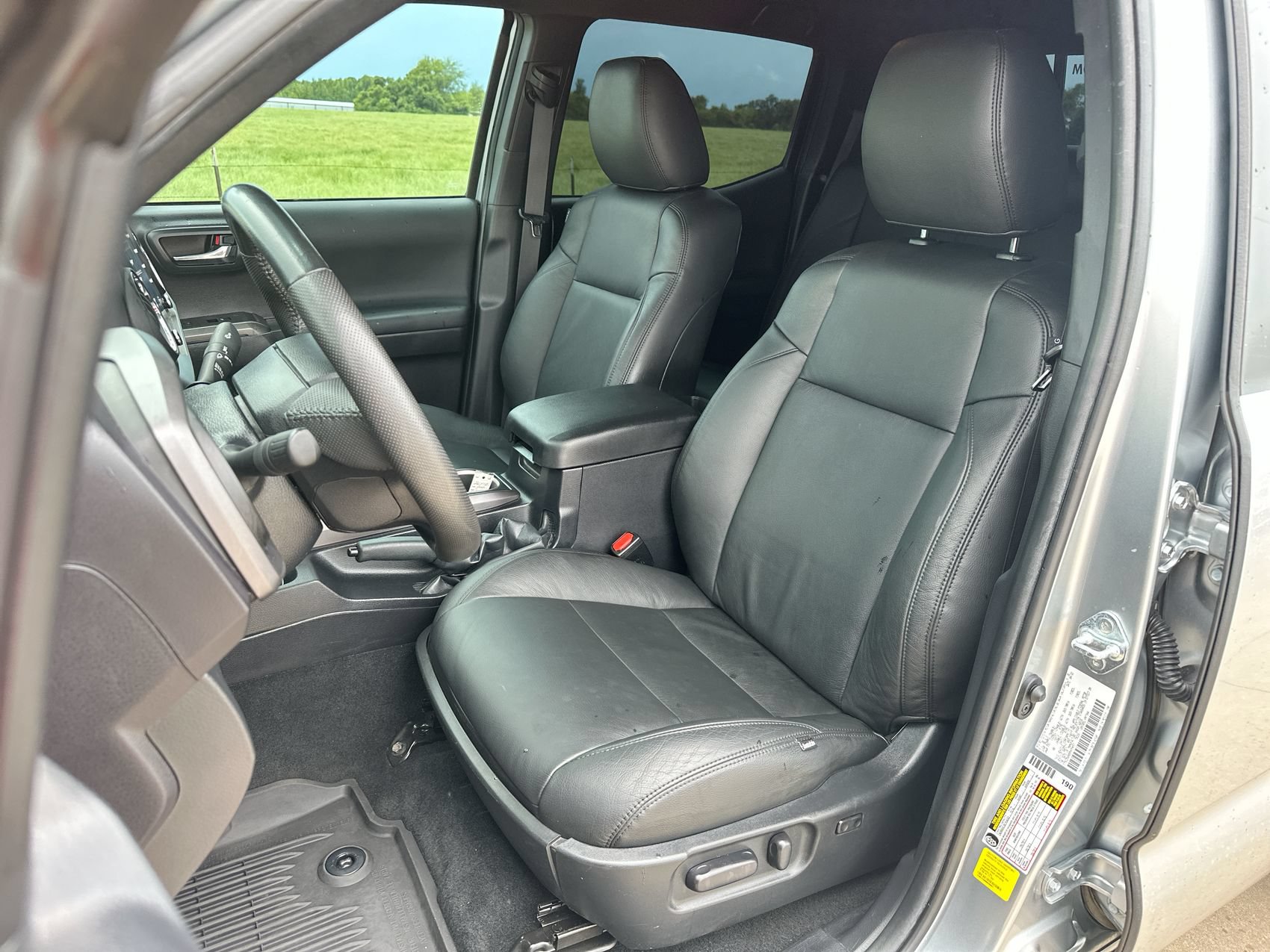 Used 2022 Toyota Tacoma TRD Off-Road AWD/4WD image 11