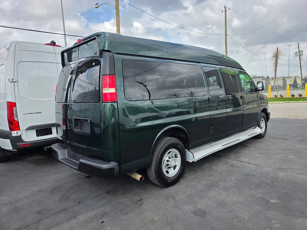 Used 2011 Chevrolet Express 3500 LS RWD image 7