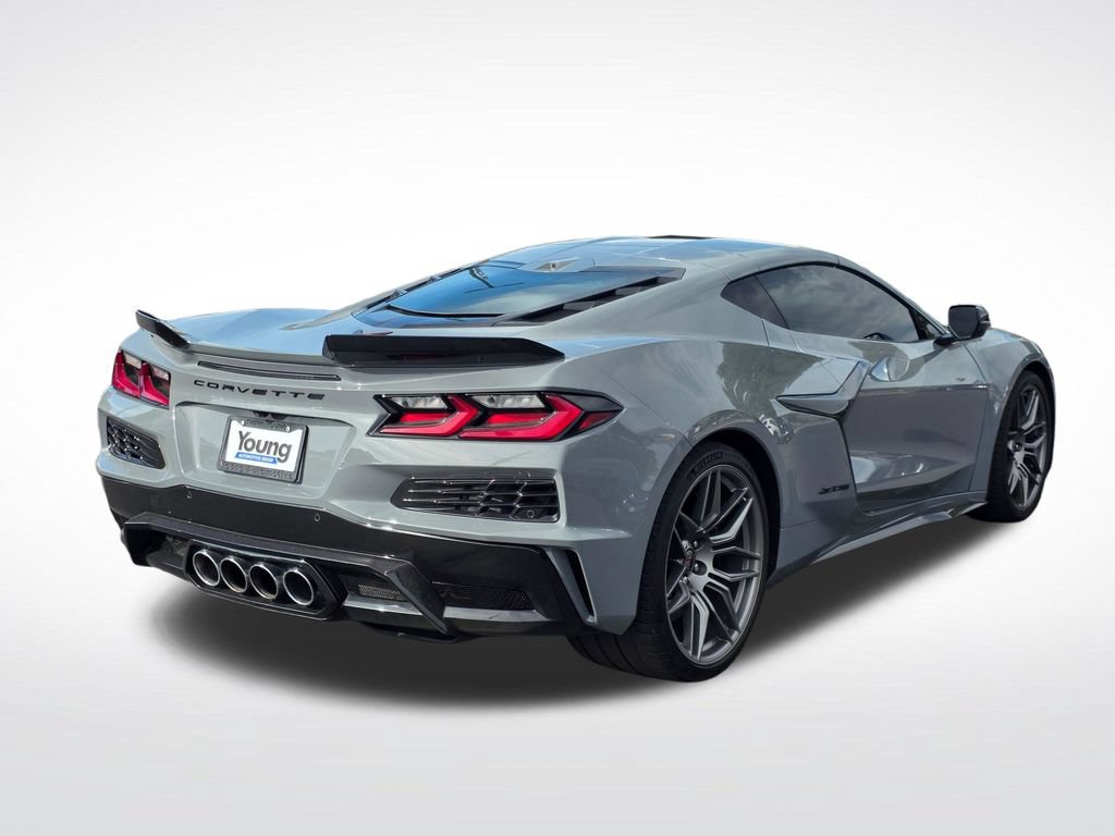 Used 2025 Chevrolet Corvette Z06 RWD image 3