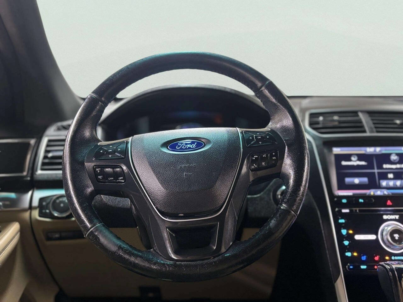 Used 2016 Ford Explorer Limited image 33