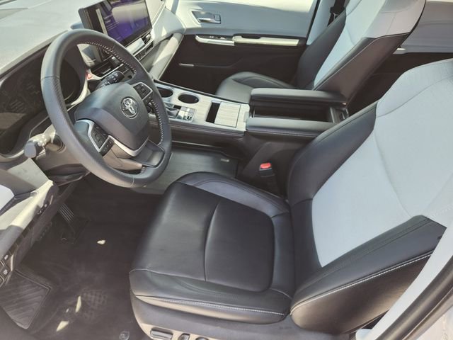 Certified 2025 Toyota Sienna XSE FWD image 11