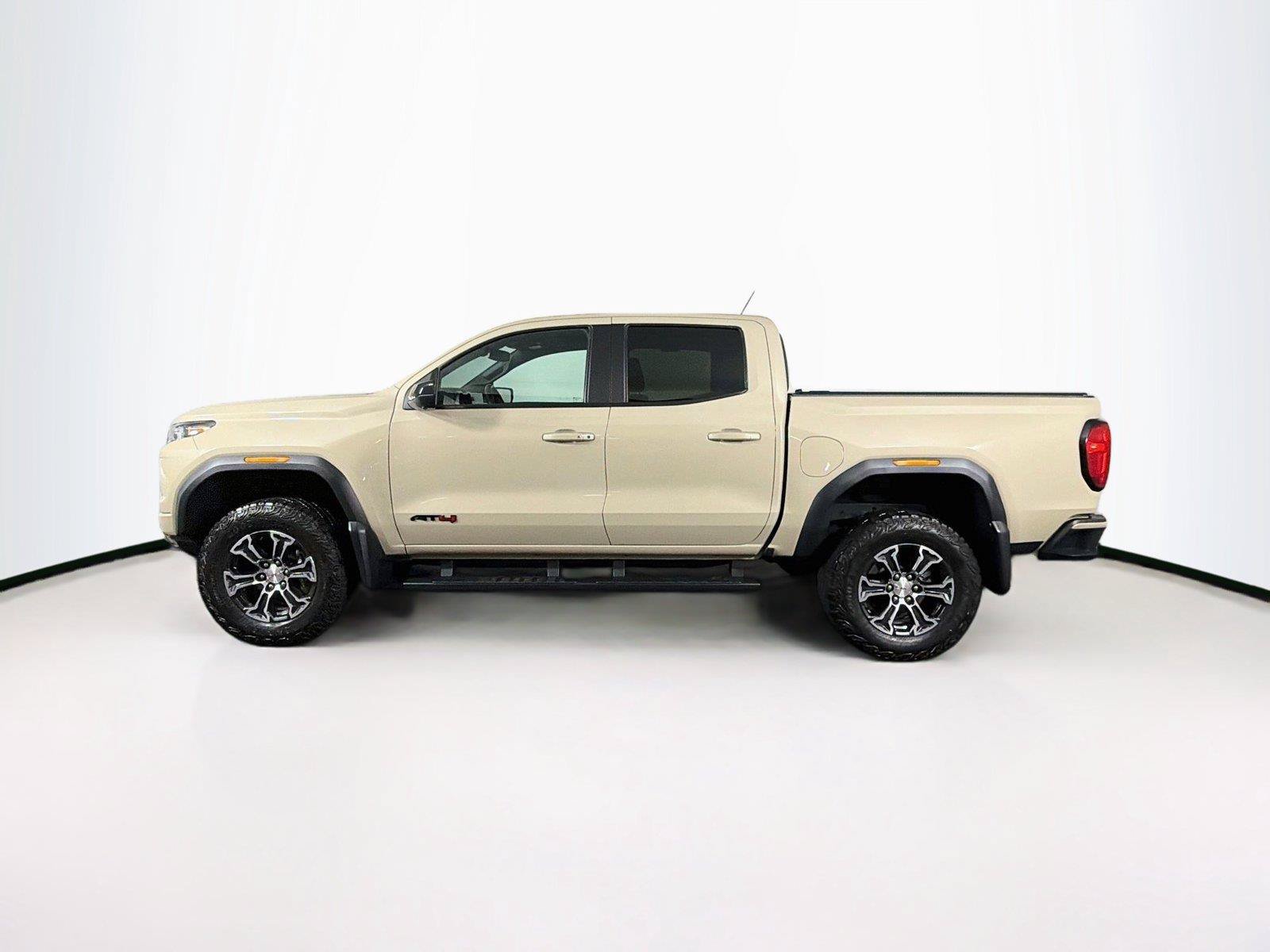 Used 2023 GMC Canyon AT4 w/ AT4 Premium Package AWD/4WD image 8
