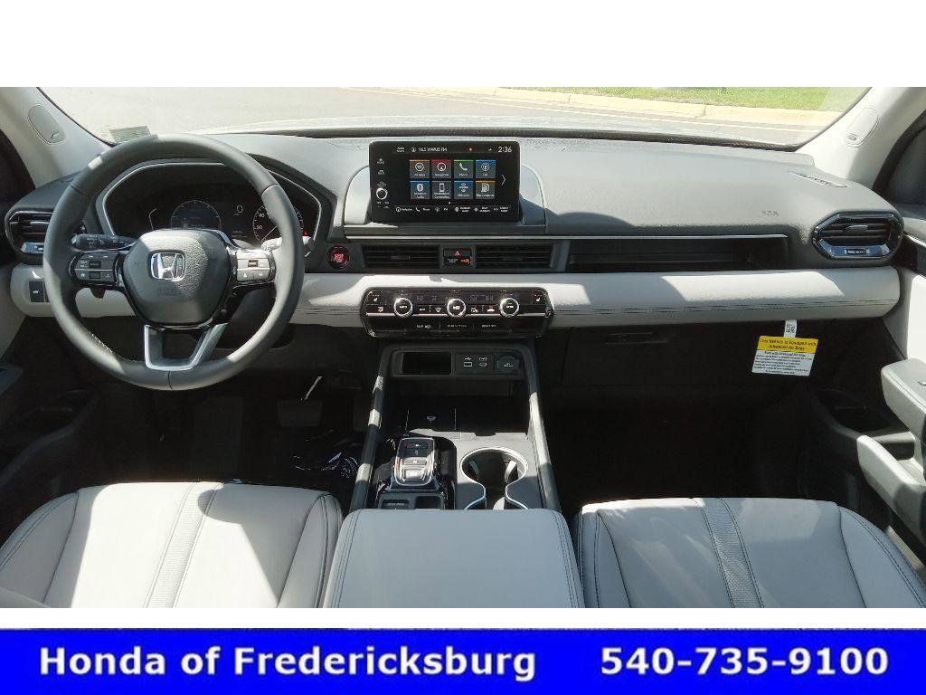 Certified 2025 Honda Pilot Touring image 11