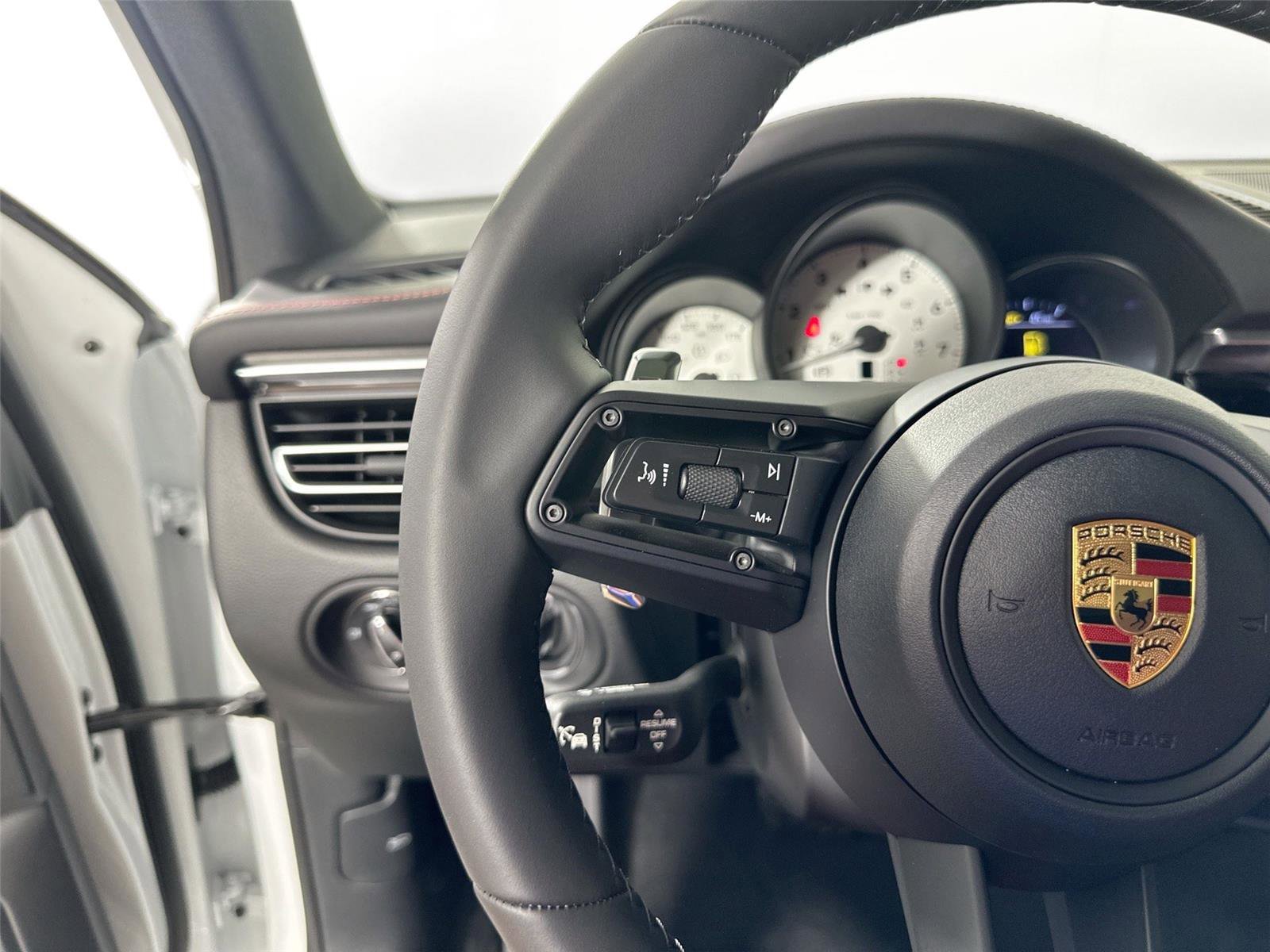 Certified 2026 Porsche Macan S AWD/4WD image 31