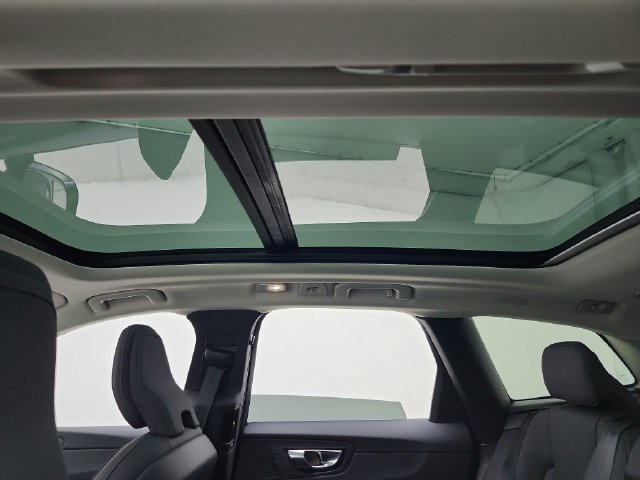 New 2027 Volvo XC60 T8 Plus AWD/4WD image 30