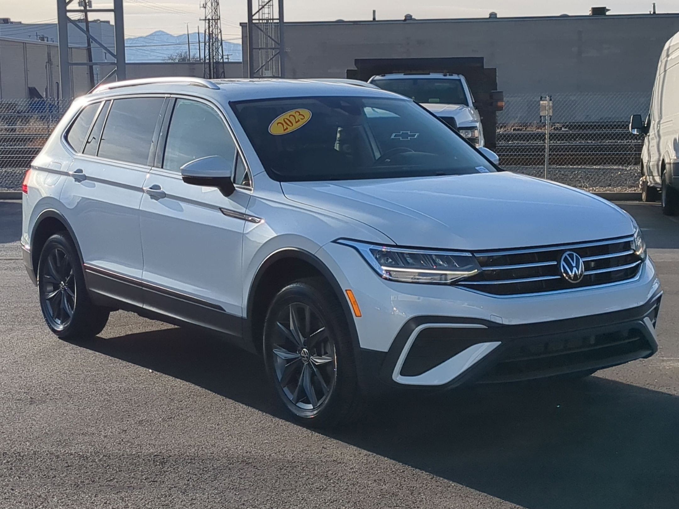 Used 2023 Volkswagen Tiguan SE image 8