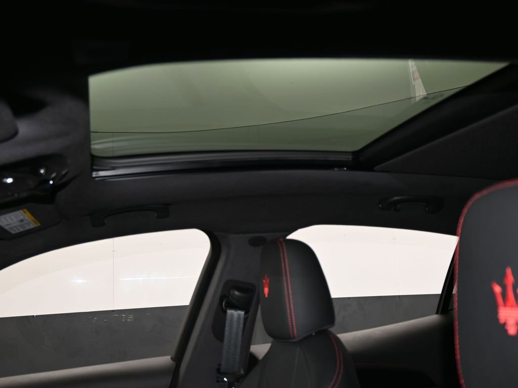 Used 2023 Maserati Grecale Modena image 11