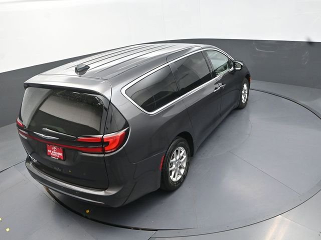 Used 2023 Chrysler Pacifica Touring-L image 30