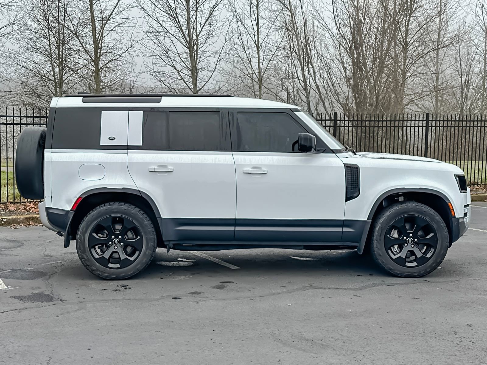 Used 2020 Land Rover Defender 110 HSE image 2