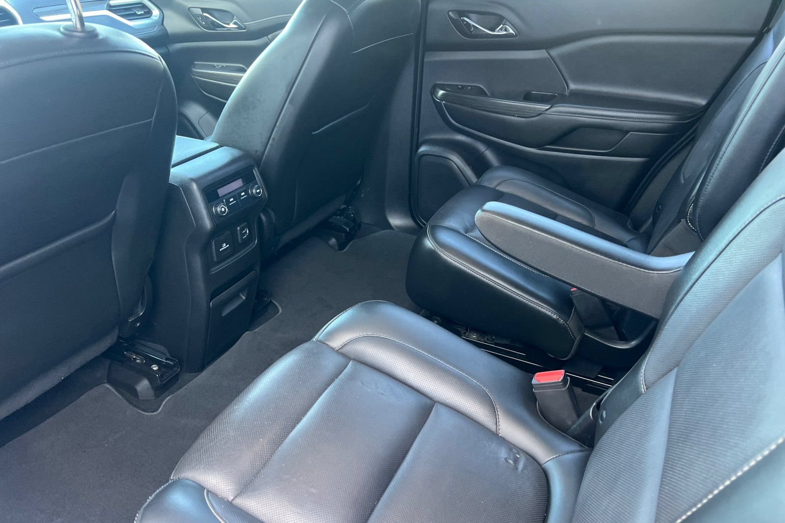 Used 2019 GMC Acadia SLT AWD/4WD image 9