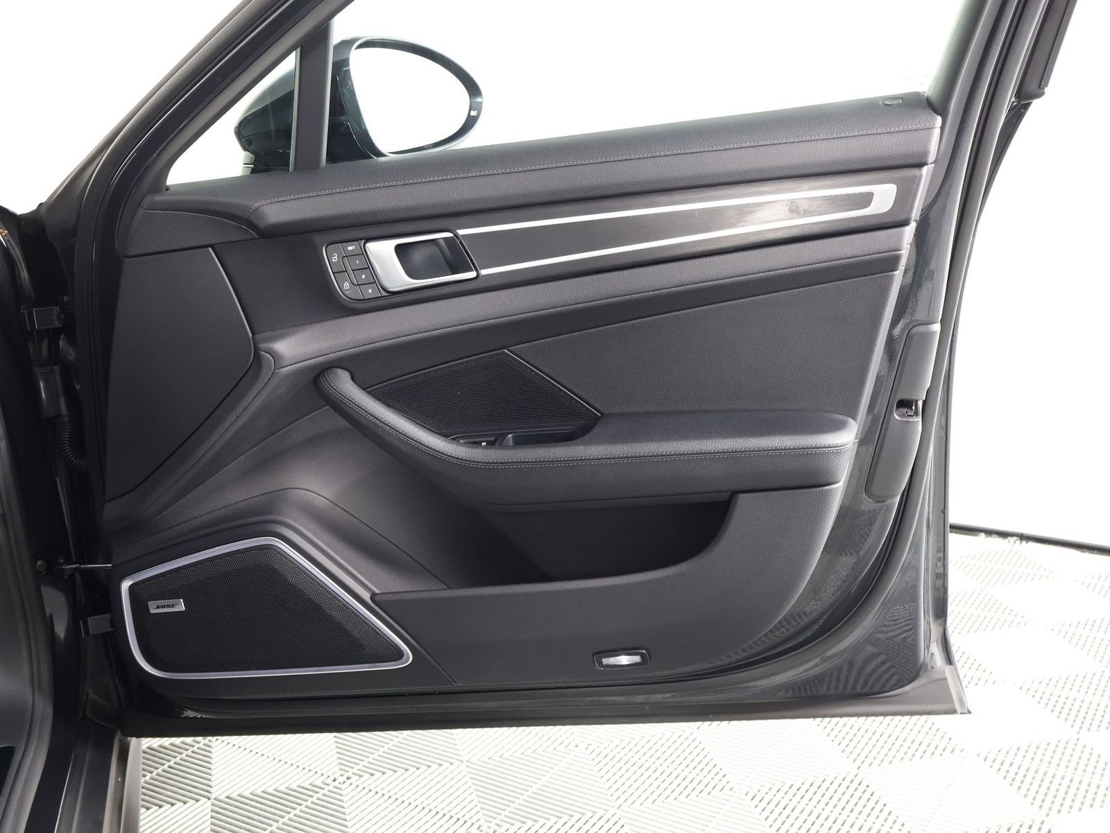Certified 2023 Porsche Panamera Platinum Edition RWD image 23