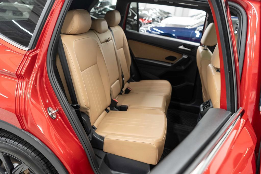 Used 2024 Volkswagen Tiguan SE w/ Panoramic Sunroof Package AWD/4WD image 12