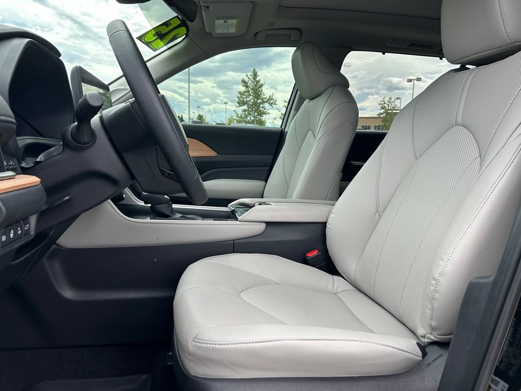 Used 2025 Toyota Grand Highlander AWD Hybrid image 21