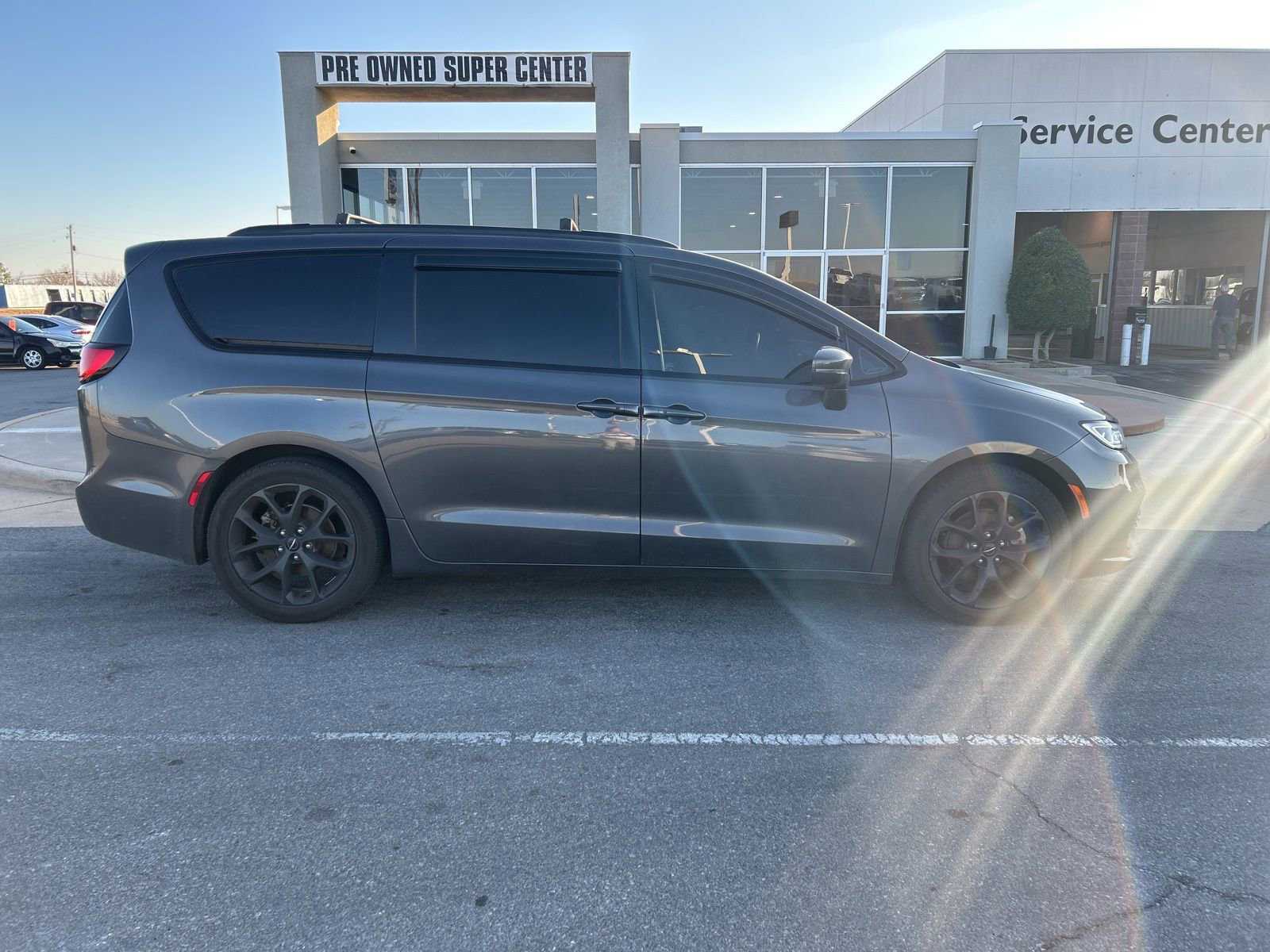 Used 2022 Chrysler Pacifica Touring-L w/ S Appearance Package image 5