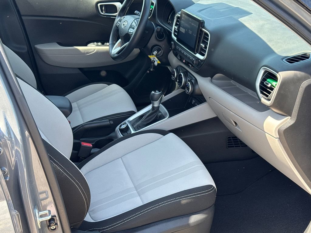 Used 2023 Hyundai Venue SEL w/ Cargo Package image 13