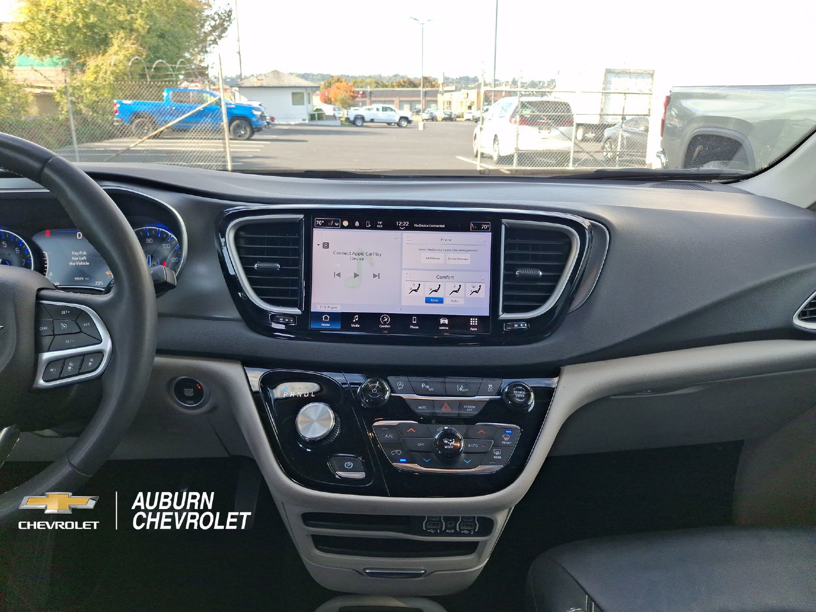 Used 2024 Chrysler Pacifica Touring-L FWD image 11