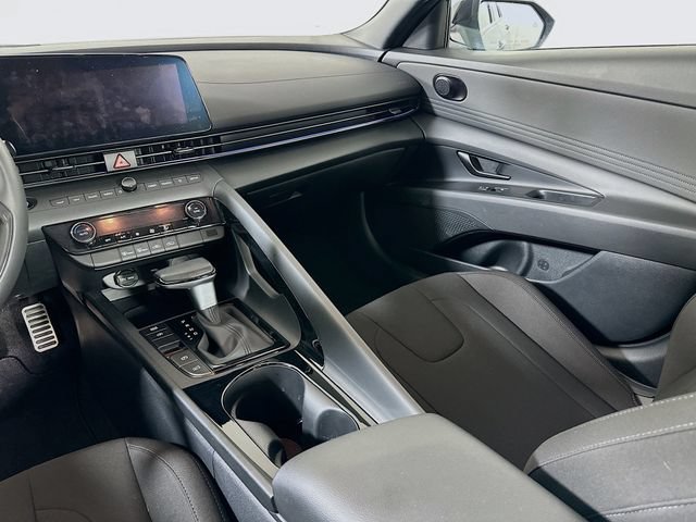 Certified 2025 Hyundai Elantra SEL FWD image 27