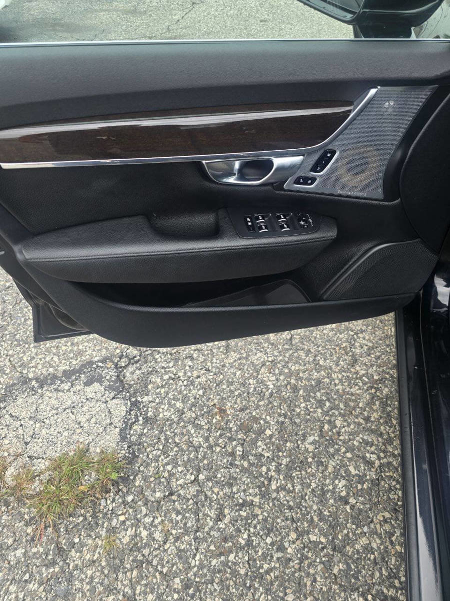 Used 2018 Volvo S90 T5 Momentum w/ Convenience Package image 8