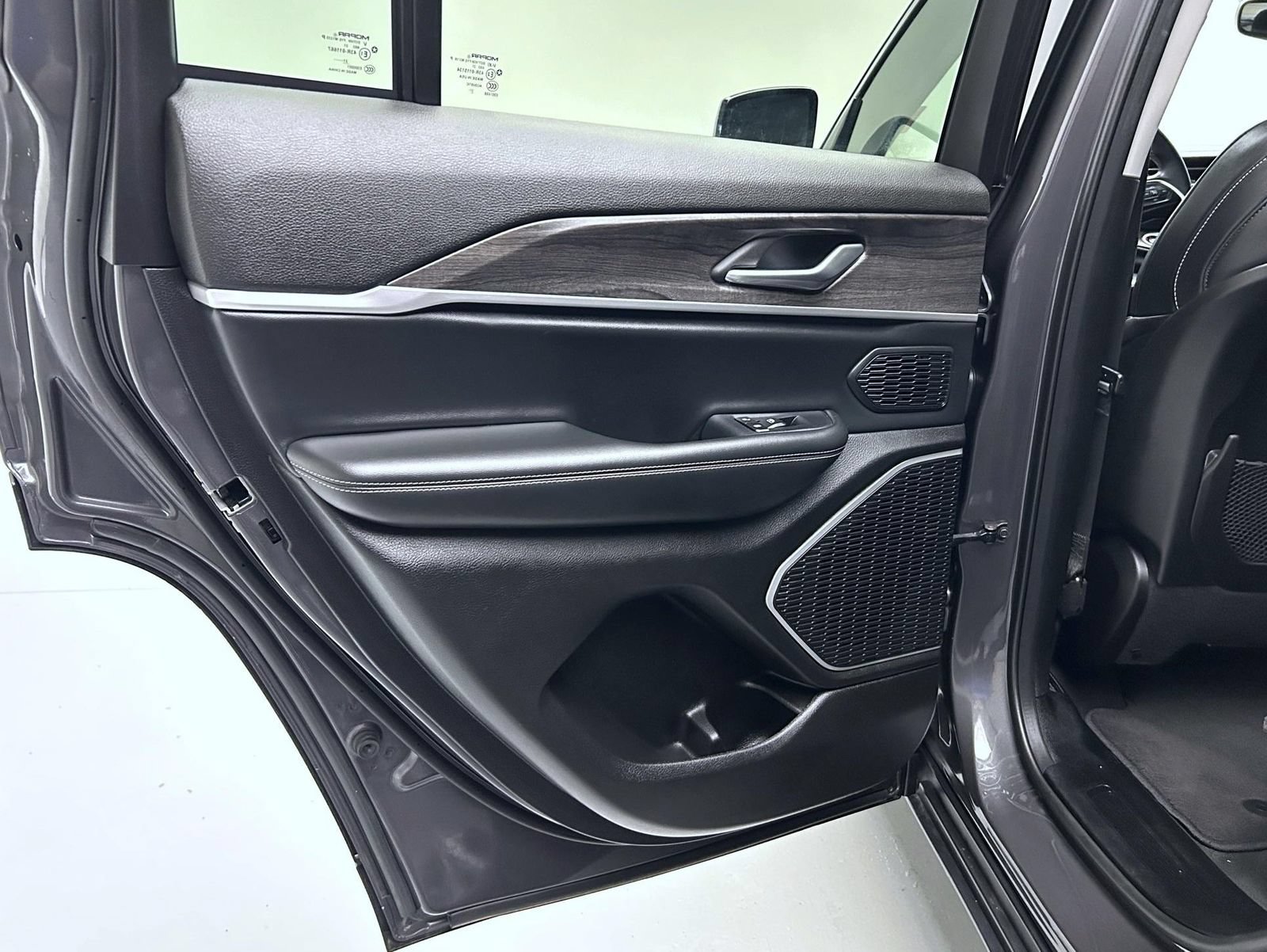 Used 2022 Jeep Grand Cherokee Limited AWD/4WD image 20