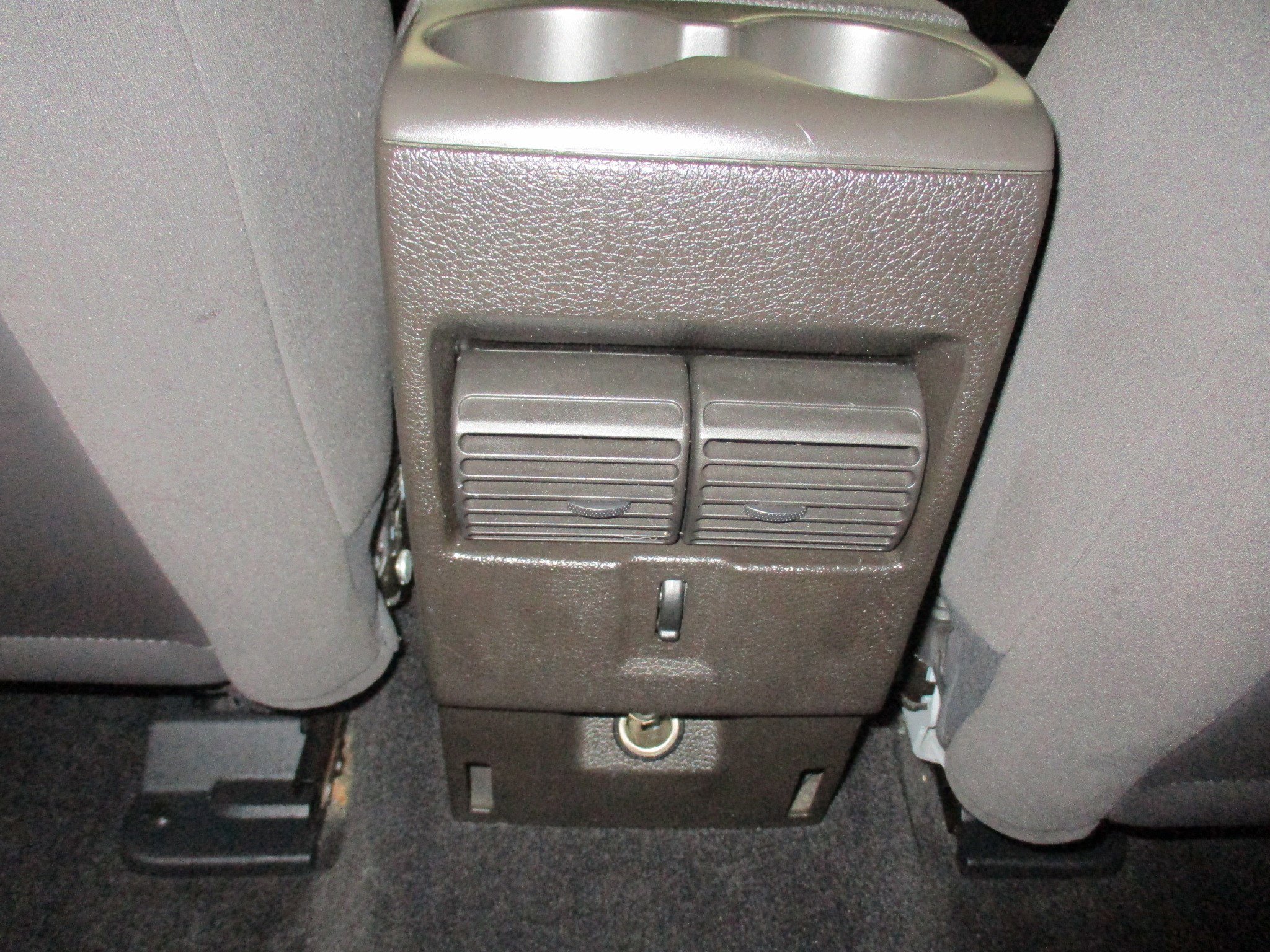 Used 2010 Ford Explorer XLT image 26