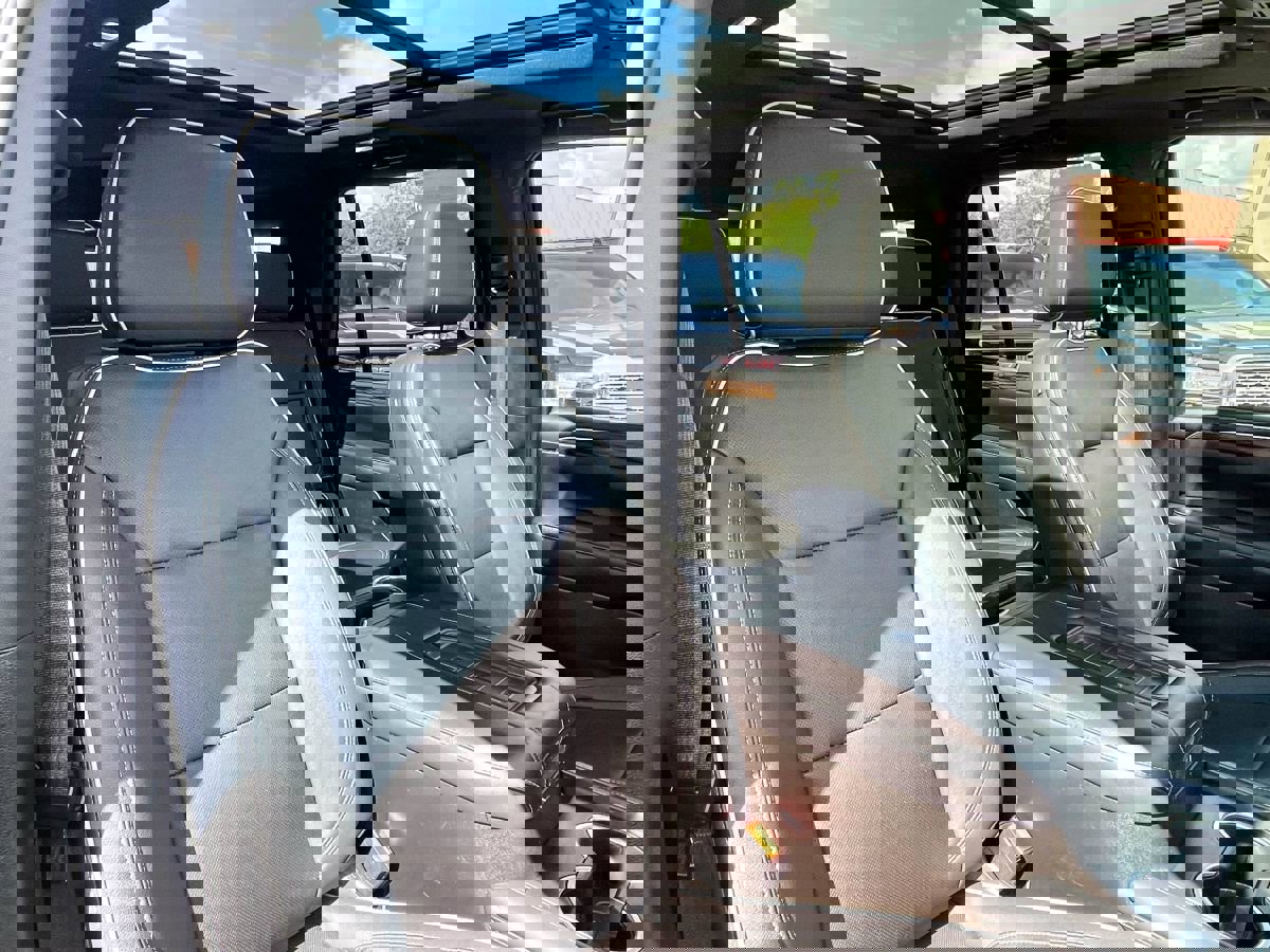 Used 2021 Chevrolet Tahoe Premier w/ Premium Package image 5