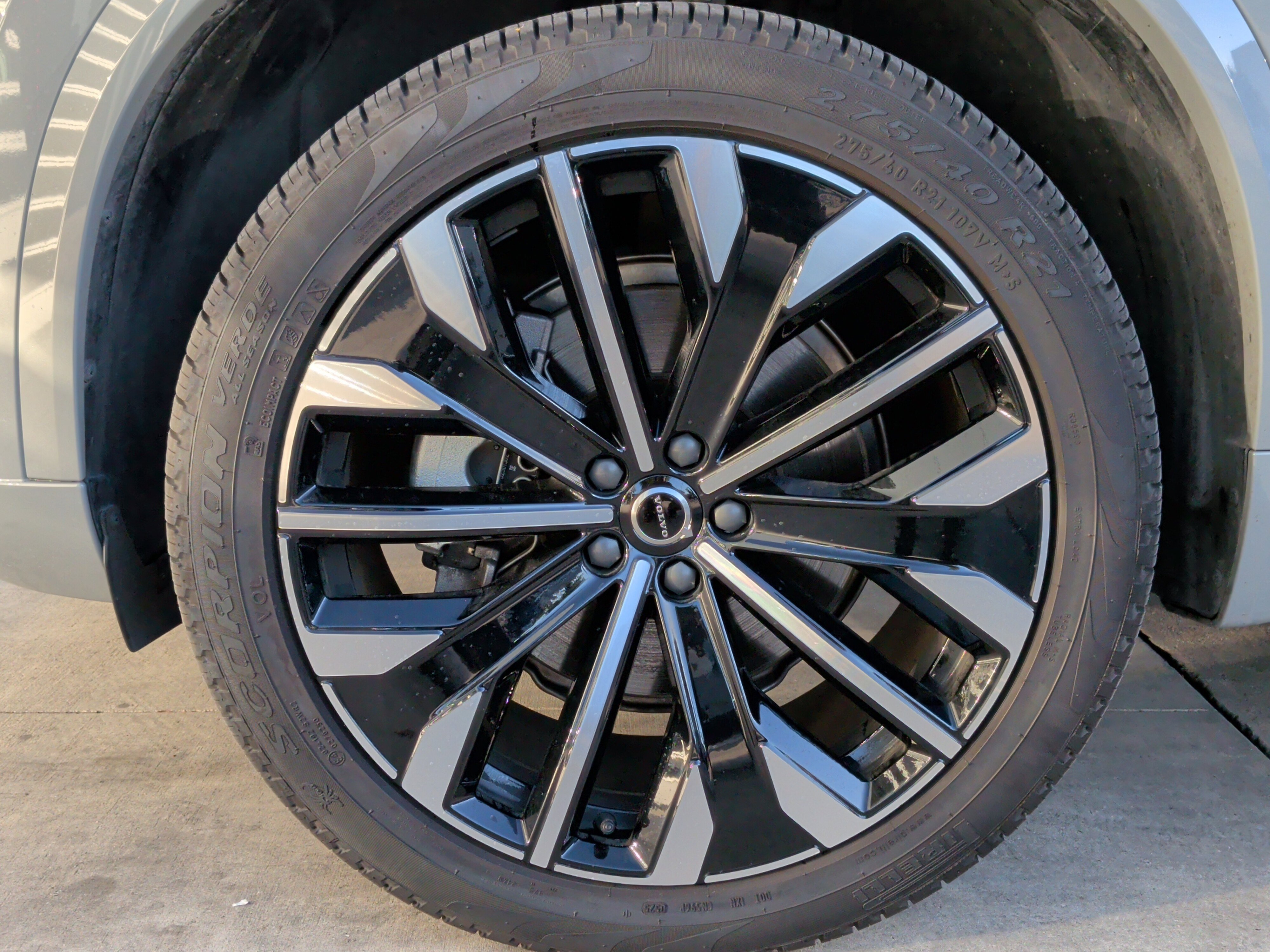 Used 2025 Volvo XC90 B6 Plus image 34