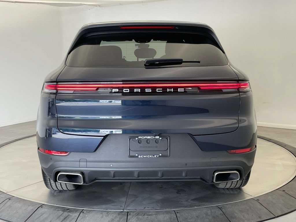 Certified 2024 Porsche Cayenne AWD/4WD image 6
