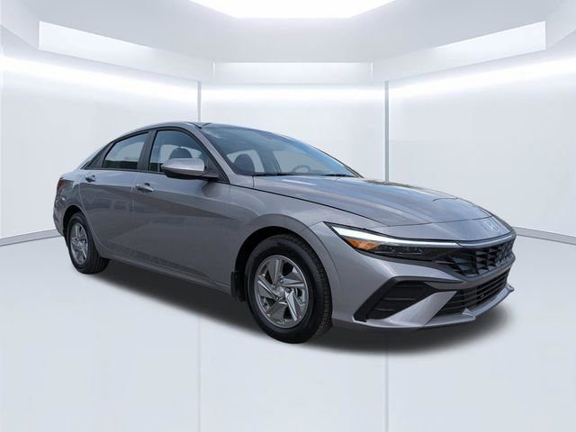 Certified 2026 Hyundai Elantra SE image 2