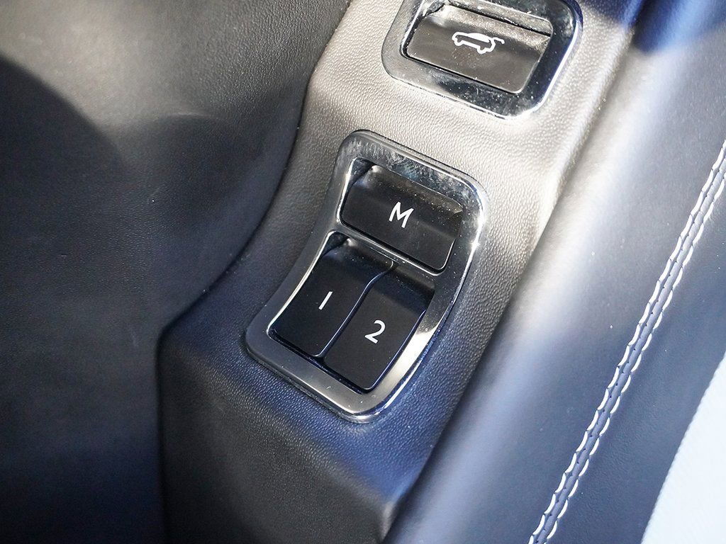 Used 2019 Bentley Bentayga image 50