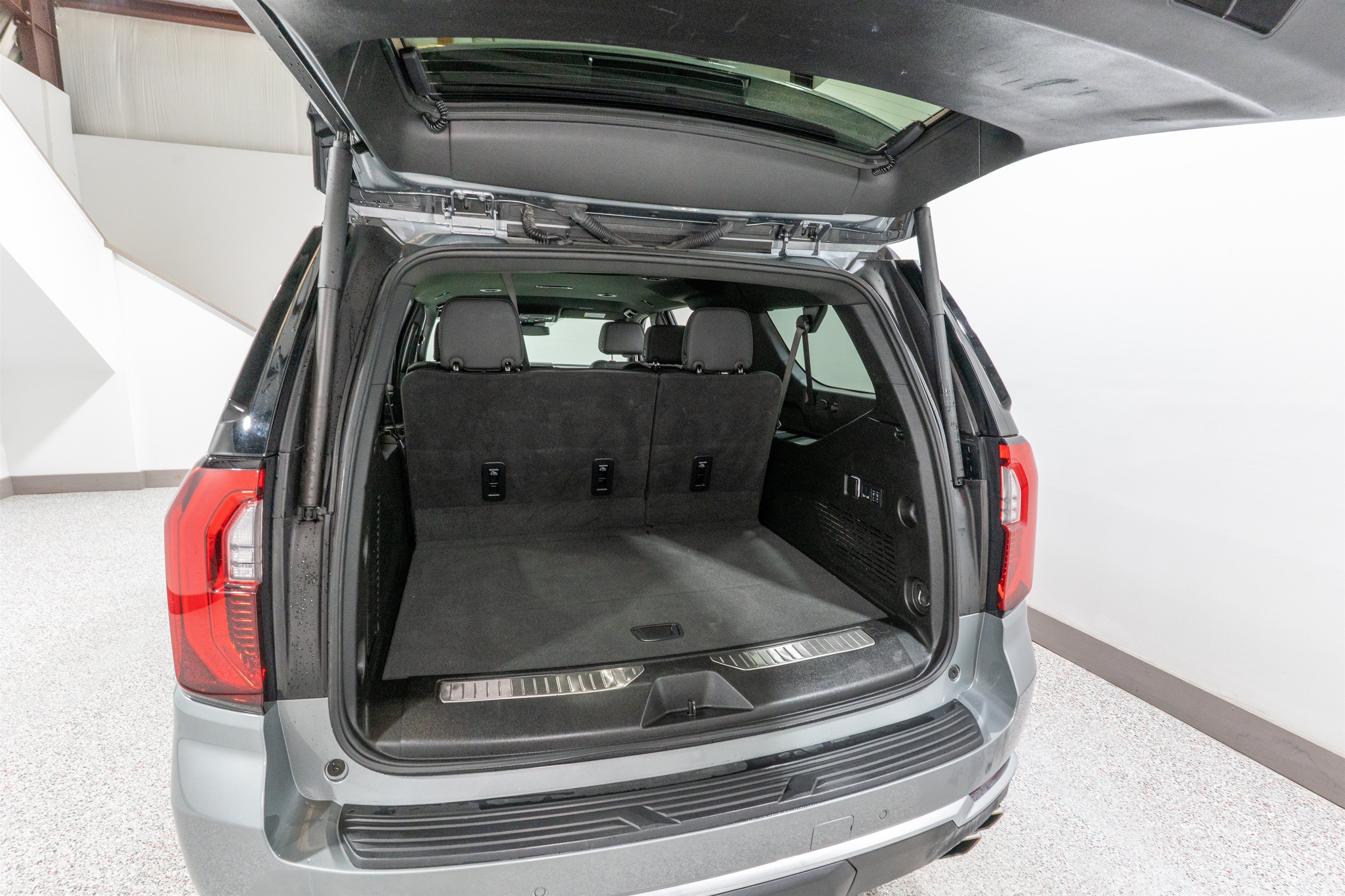 Used 2025 GMC Yukon XL Denali RWD image 33