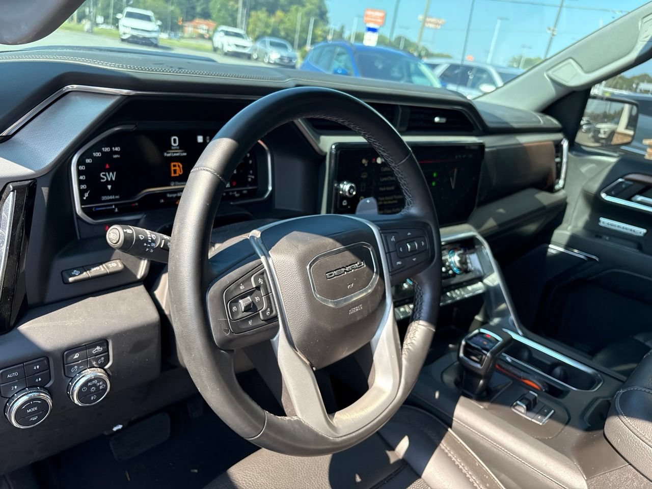 Used 2023 GMC Sierra 1500 Denali w/ Denali Reserve Package AWD/4WD image 4