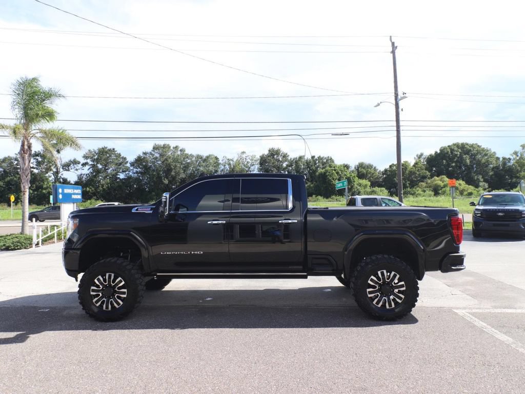 Used 2021 GMC Sierra 2500 Denali w/ Denali Black Diamond Edition AWD/4WD image 9